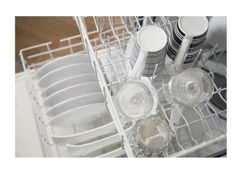 علت ماندن لک بر روی ظروف در ظرفشویی آاگ
